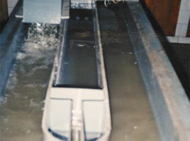 1993年国庆中心岛式一体化氧化沟试验模型建成
